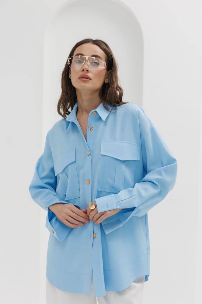 Women's oversized shirt in blue linen with chest pockets