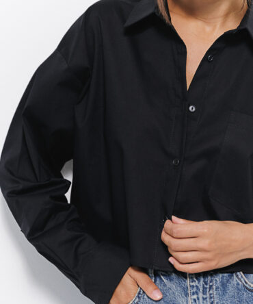 Cropped women's shirt in black