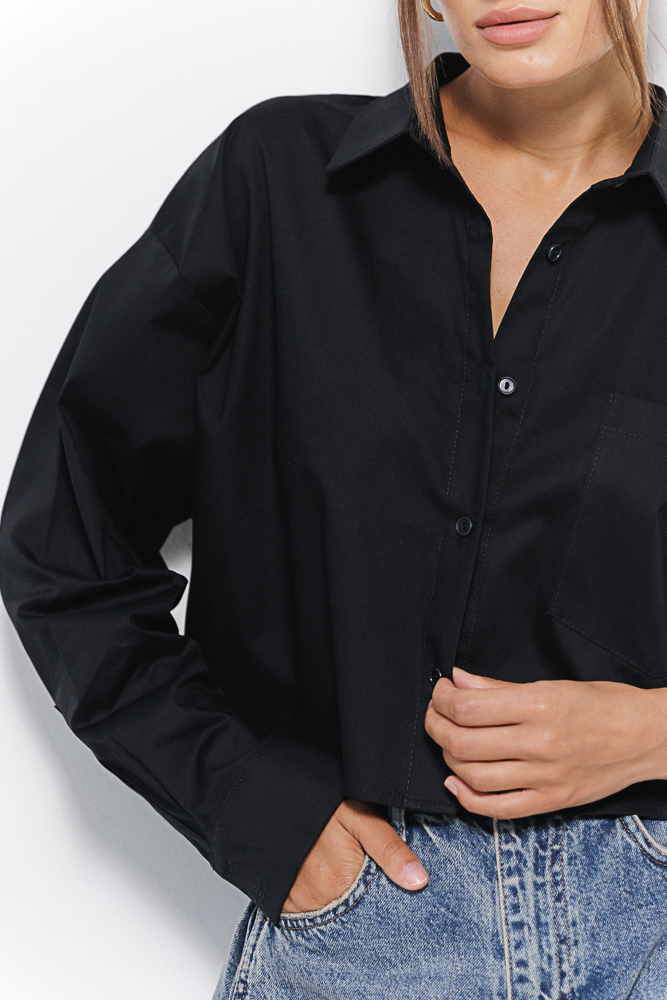 Cropped women's shirt in black