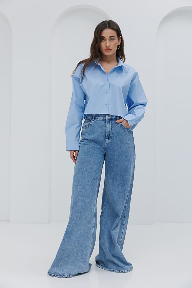 Cropped women's oversized blue shirt