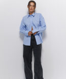 Women's oversize blue shirt with double cuffs