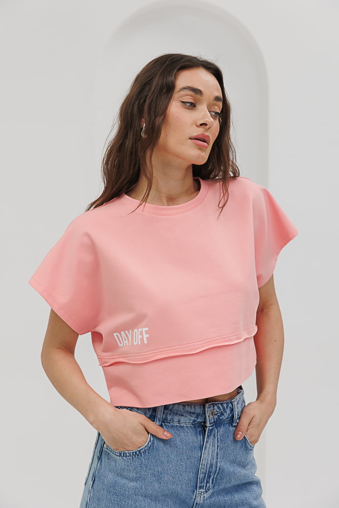 Women's peach t-shirt with set-in sleeves and "Day off" print.