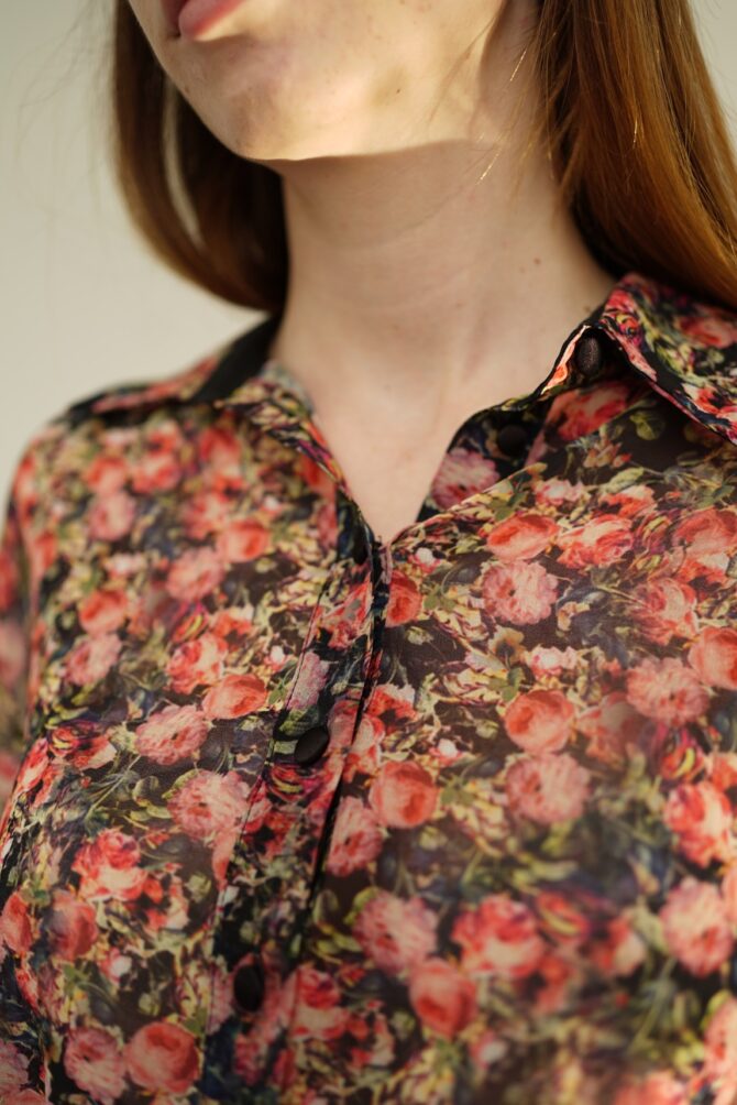 Blouse with pink roses and black belt