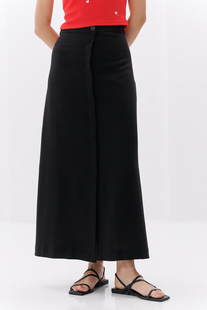 Long linen skirt in black with front buttons