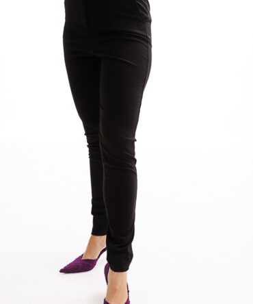 Women's knitted trousers close-fitting black