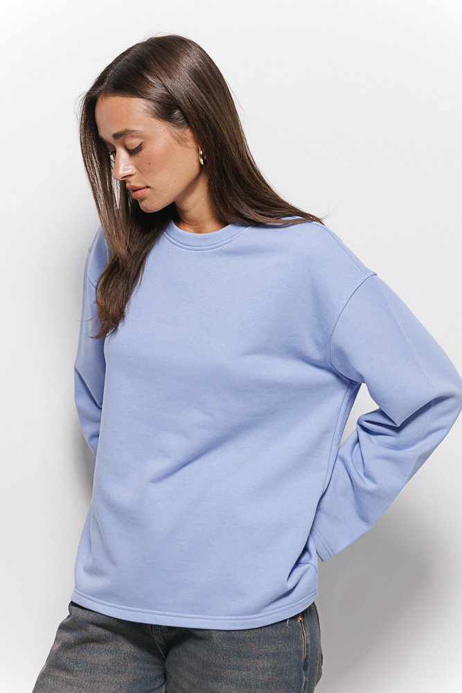 Women's oversized blue sweatshirt without cuffs