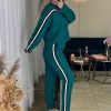 Спортивний костюм з лампасами