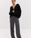 Короткий в`язаний кардиган oversize на ґудзиках чорний