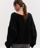 Короткий в`язаний кардиган oversize на ґудзиках чорний