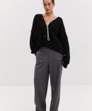 Короткий в`язаний кардиган oversize на ґудзиках чорний