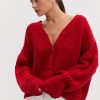 Короткий в`язаний кардиган oversize на ґудзиках темно-червоний