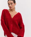 Короткий в`язаний кардиган oversize на ґудзиках темно-червоний