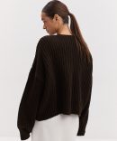 Короткий в`язаний кардиган oversize на ґудзиках темно-шоколадний