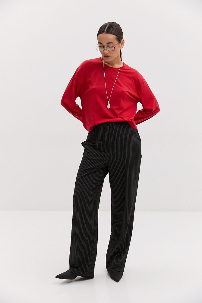 Жіночий лонгслів oversize червоного кольору