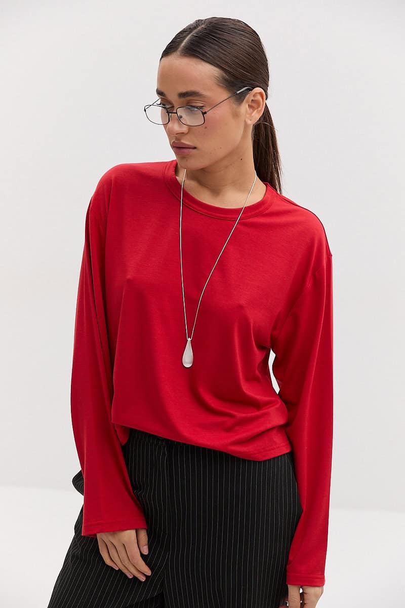 Жіночий лонгслів oversize червоного кольору