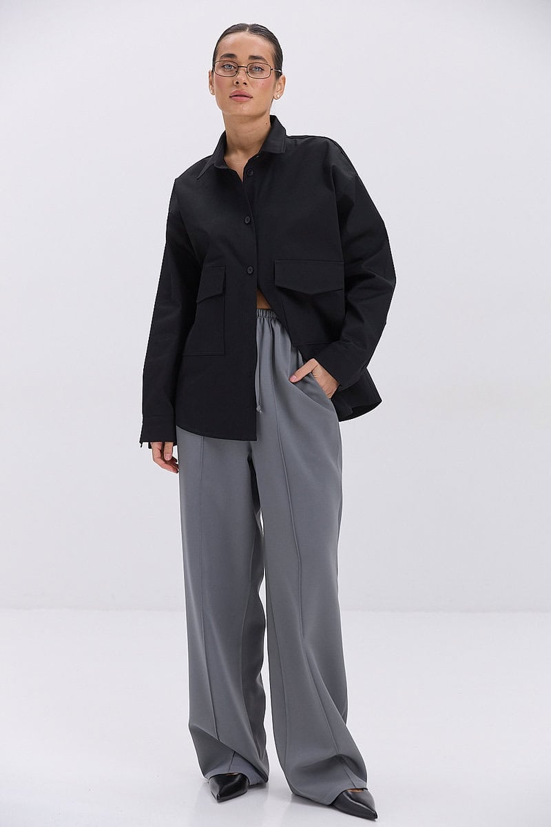 Жіноча сорочка oversize чорна з накладними кишенями