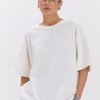 Жіноча oversize футболка молочного кольору