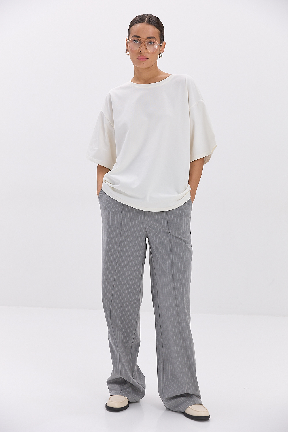 Жіноча oversize футболка молочного кольору