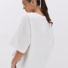 Жіноча oversize футболка молочного кольору
