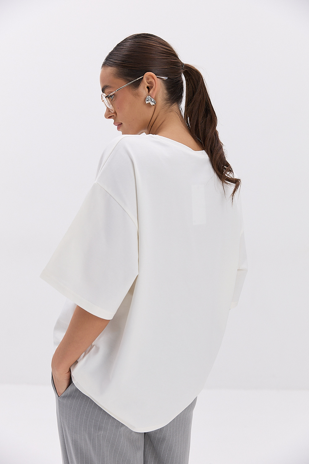 Жіноча oversize футболка молочного кольору