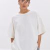 Жіноча oversize футболка молочного кольору