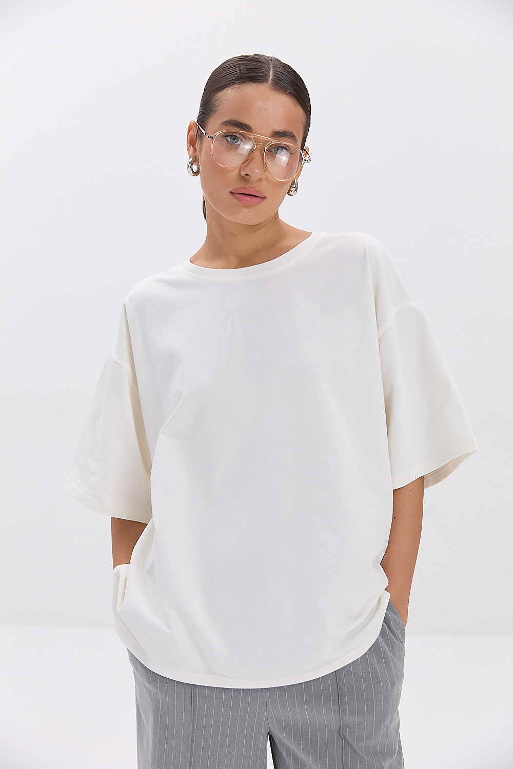 Жіноча oversize футболка молочного кольору