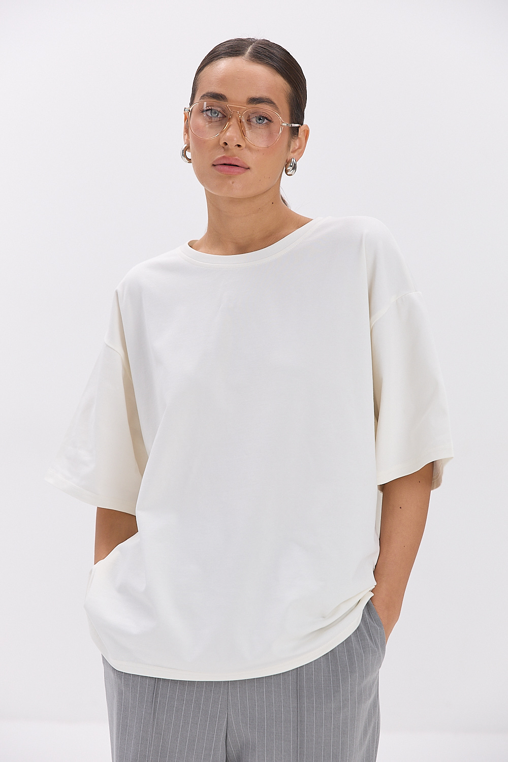 Жіноча oversize футболка молочного кольору