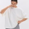 Жіноча oversize футболка молочного кольору