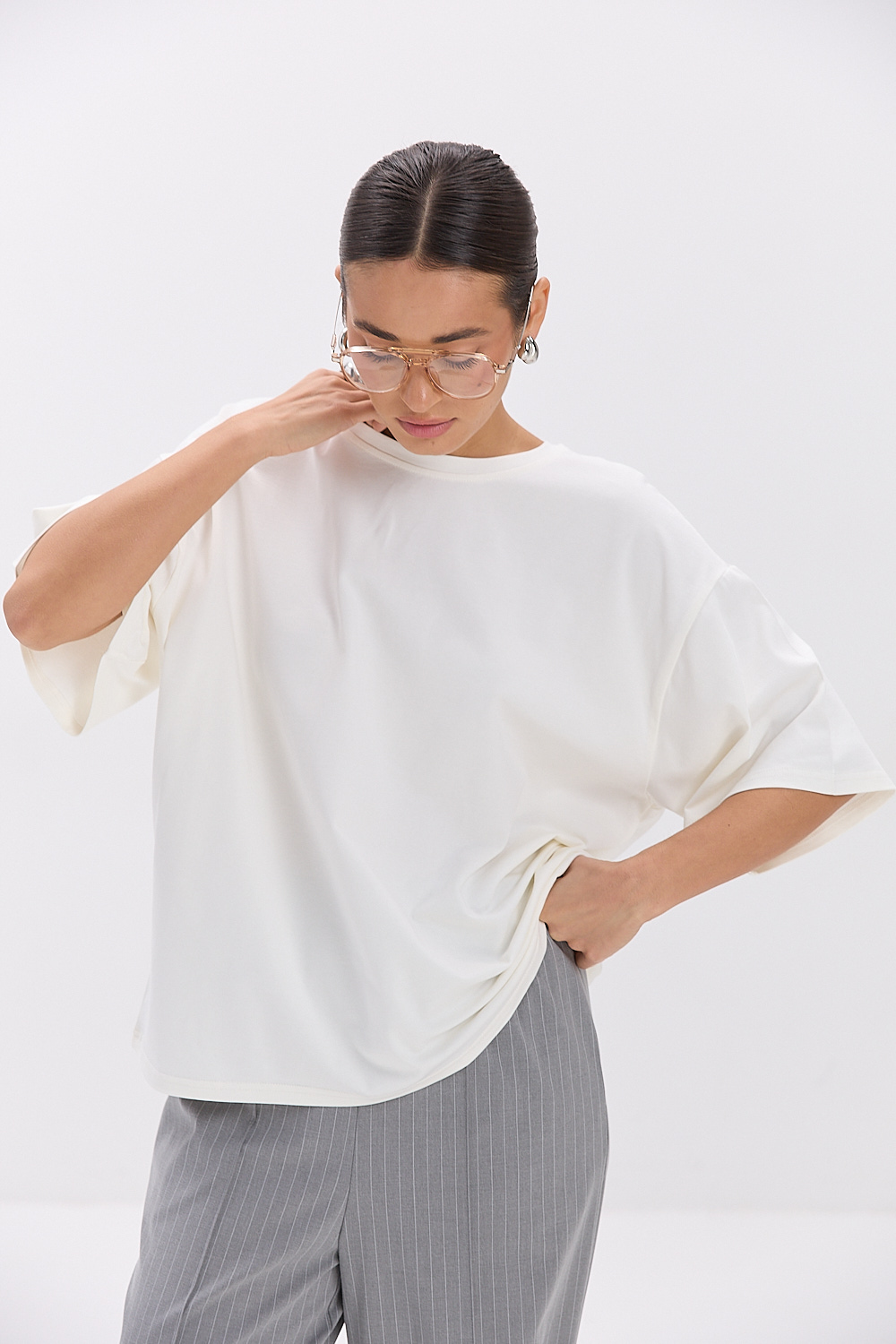 Жіноча oversize футболка молочного кольору