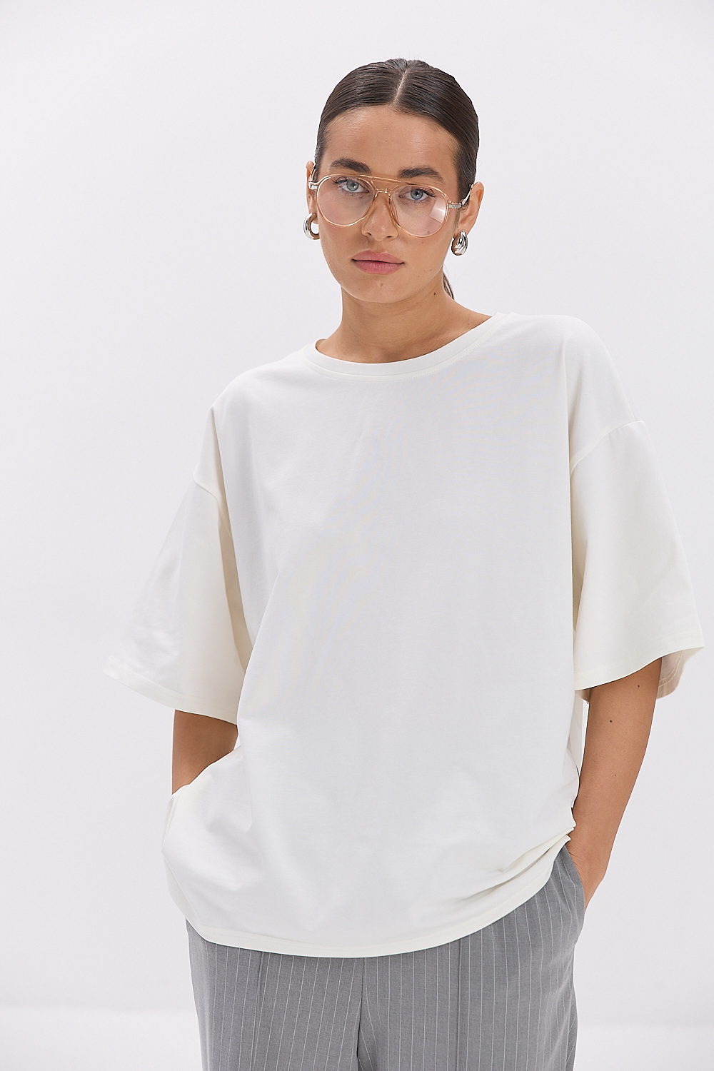 Жіноча oversize футболка молочного кольору