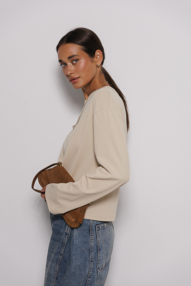Жіночий лонгслів oversize в рубчик бежевий