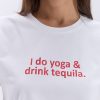 Жіноча футболка молочна з принтом I do yoga & drink tequila