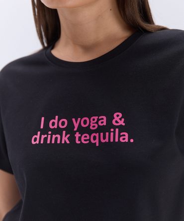 Жіноча футболка чорна з принтом I do yoga & drink tequila