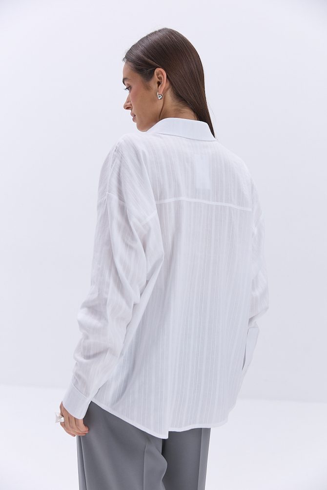 Жіноча сорочка oversize з батиста молочного кольору