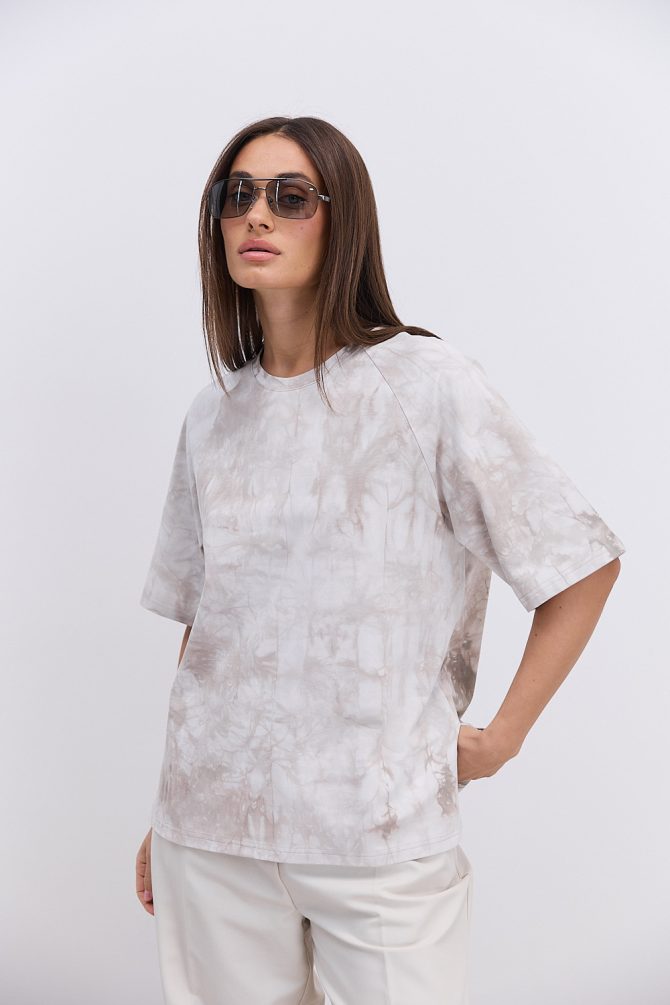 Жіноча футболка oversize бежева з ефектом Tie-Dye і розрізами з боків