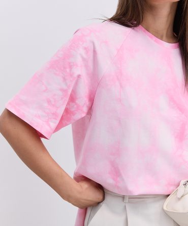 Жіноча футболка oversize рожева з ефектом Tie-Dye і розрізами з боків