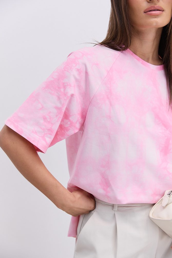 Жіноча футболка oversize рожева з ефектом Tie-Dye і розрізами з боків
