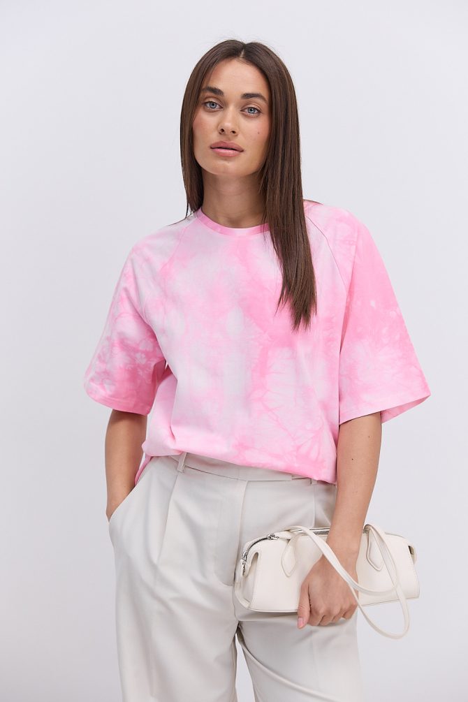 Жіноча футболка oversize рожева з ефектом Tie-Dye і розрізами з боків