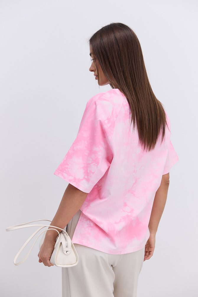 Жіноча футболка oversize рожева з ефектом Tie-Dye і розрізами з боків