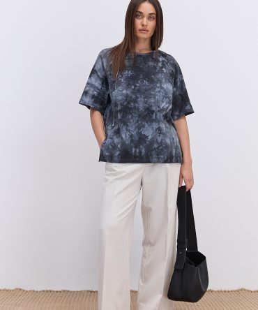 Жіноча футболка oversize чорна з ефектом Tie-Dye і розрізами з боків