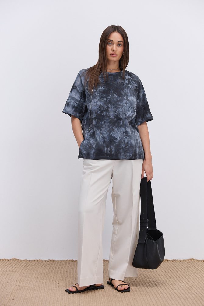 Жіноча футболка oversize чорна з ефектом Tie-Dye і розрізами з боків