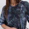 Жіноча футболка oversize чорна з ефектом Tie-Dye і розрізами з боків