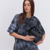 Жіноча футболка oversize чорна з ефектом Tie-Dye і розрізами з боків