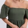 Коротка літня сукня кольору хакі з відкритими плечима