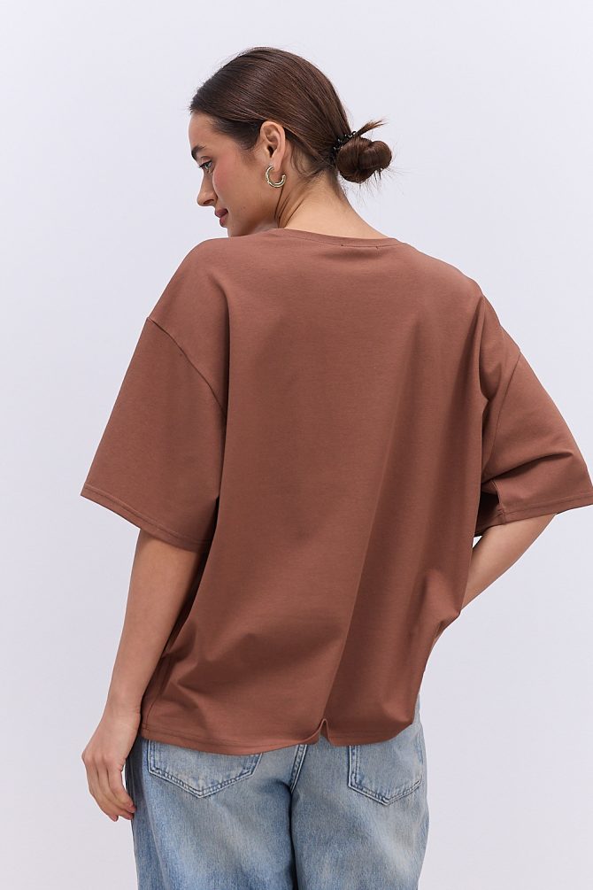 Жіноча футболка oversize коричнева з вишитим написом Nude
