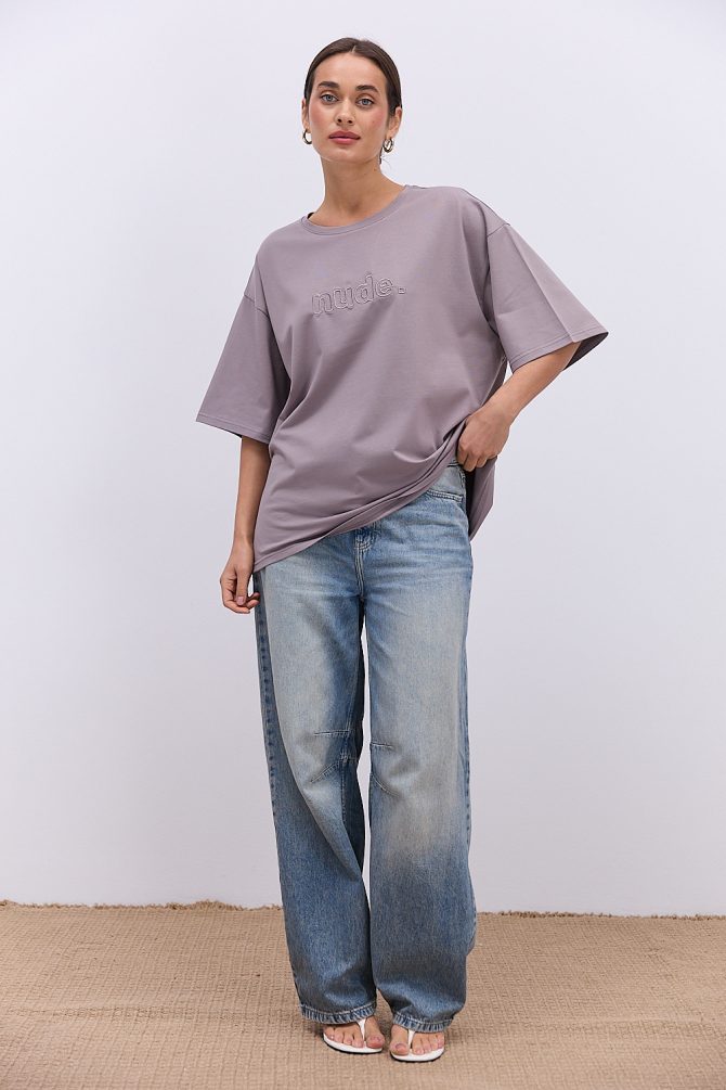 Жіноча футболка oversize кольору мокко з вишитим написом Nude