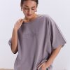 Жіноча футболка oversize кольору мокко з вишитим написом Nude