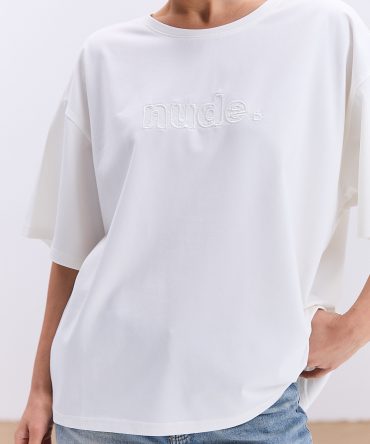 Жіноча футболка oversize молочна з вишитим написом Nude