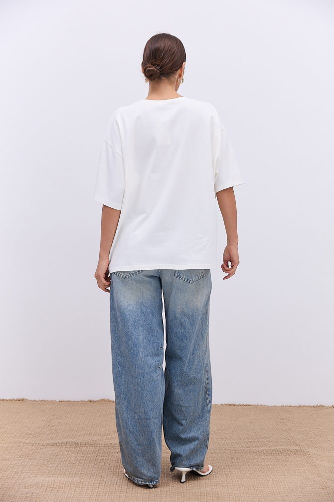 Жіноча футболка oversize молочна з вишитим написом Nude