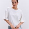Жіноча футболка oversize молочна з вишитим написом Nude